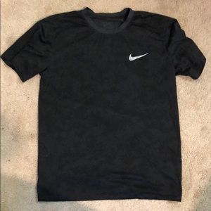 Men’s Nike Dri-Fit T-shirt medium black.